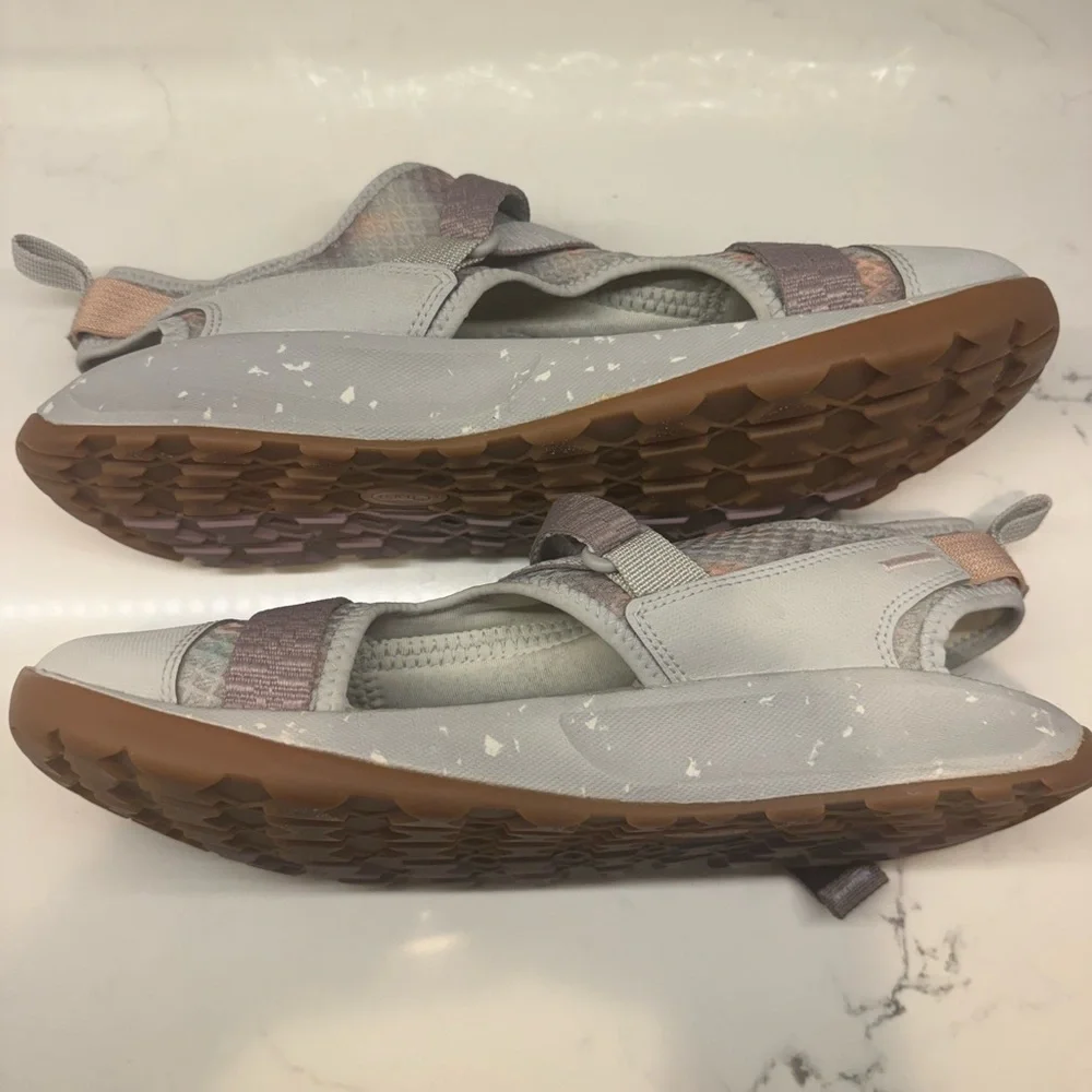 Chaco Odyssey‎ Closed Toe Hiking Sandals Women 10 Gray Purple Trail Water Shoes